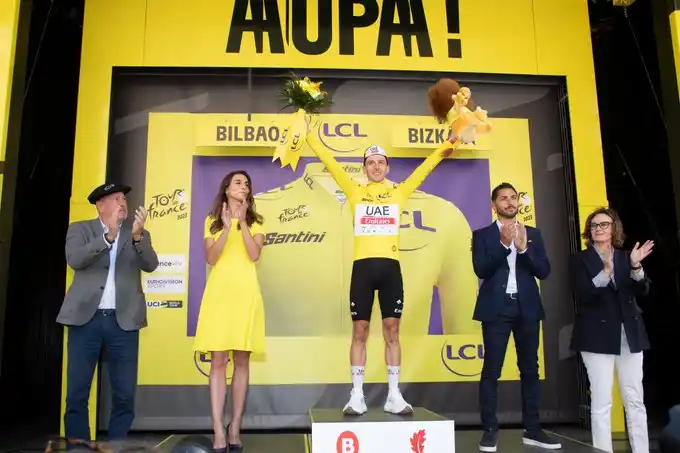 Adam Yates ganó el duelo de gemelos en el arranque