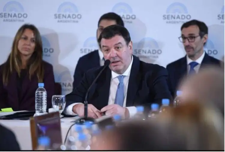 El juez Ariel Lijo defendiendo su candidatura para integrar la Corte Suprema en el Congreso.