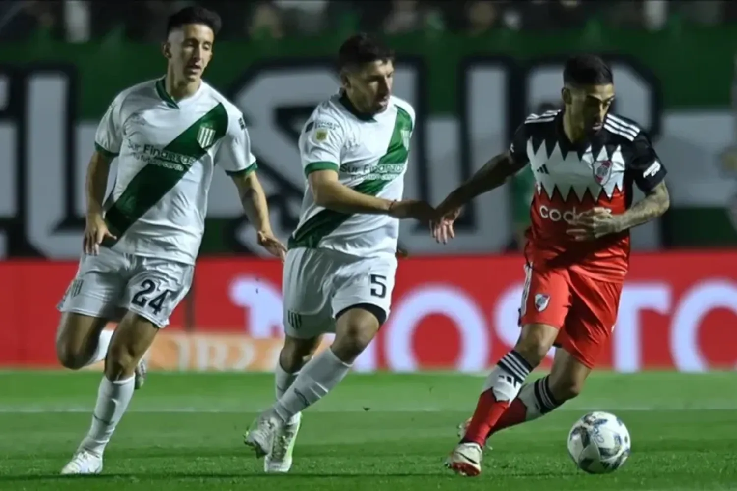 River empató en su visita a Banfield