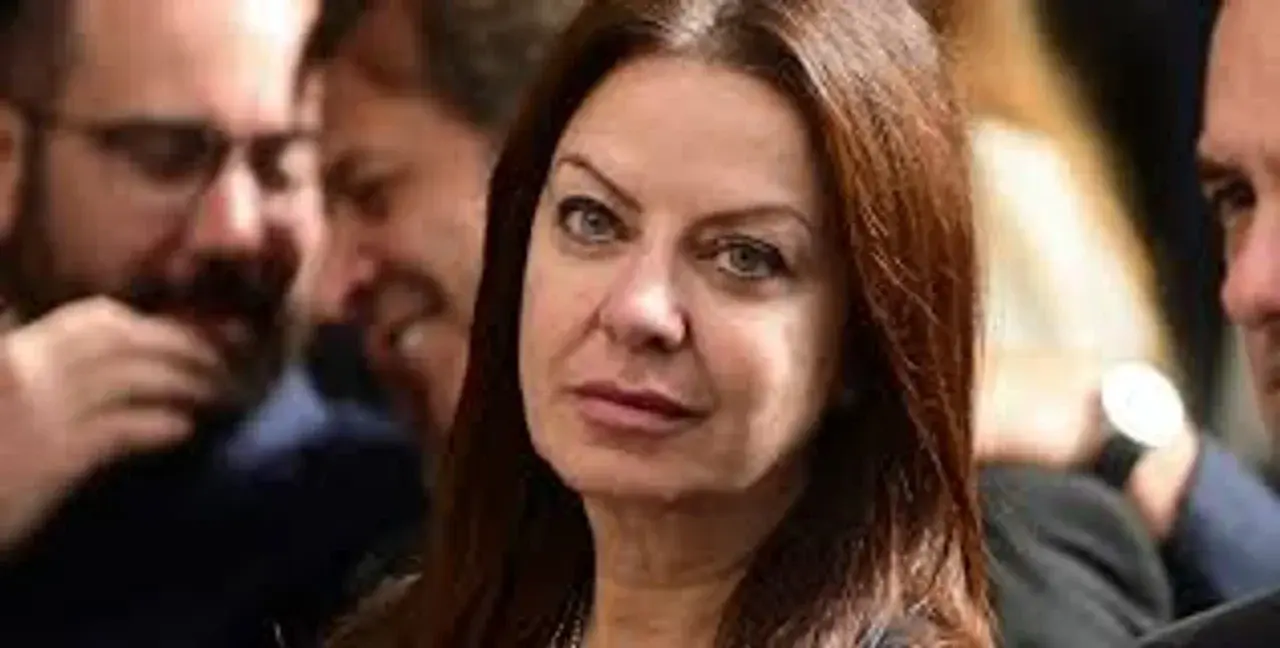 Sandra Petovello mandó a quitar los posters de Evita de la Anses.