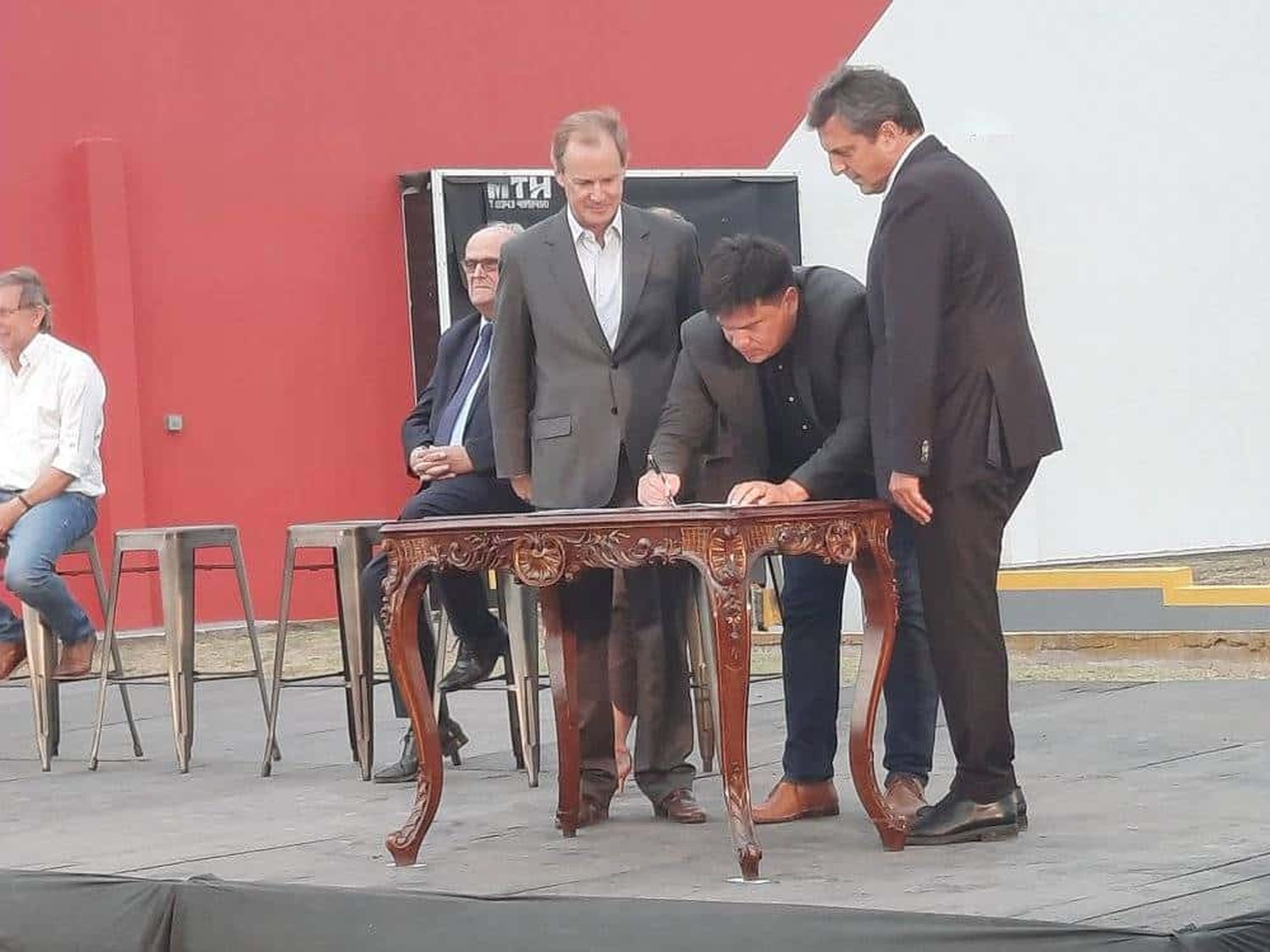 15.882.287 millones de dólares para caminos rurales