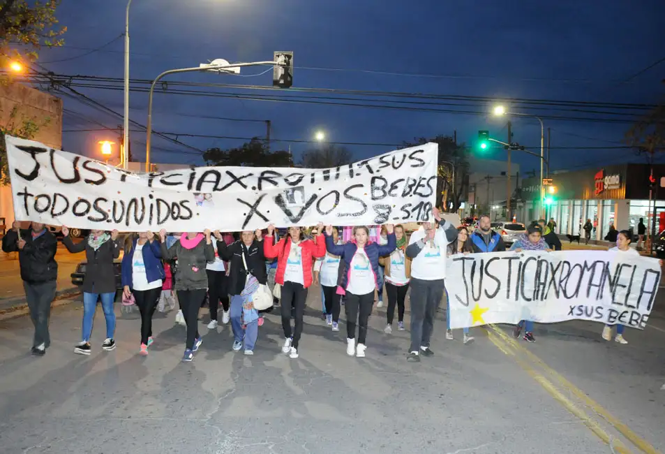 “Romanela ya no está y el asesino anda suelto”, lamentó la familia que volvió a marchar