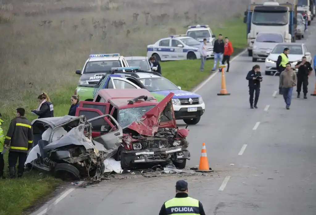 Choque en la Ruta 30 dejó sin vida a tres adultos y dos menores