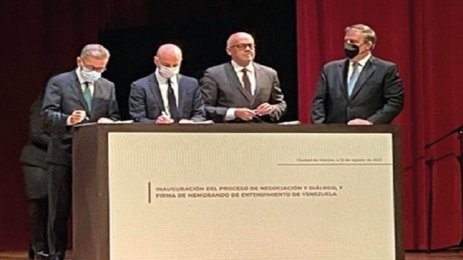 ENTRE EL DESINTERÉS Y EL OPTIMISMO: así ven los venezolanos el diálogo en México