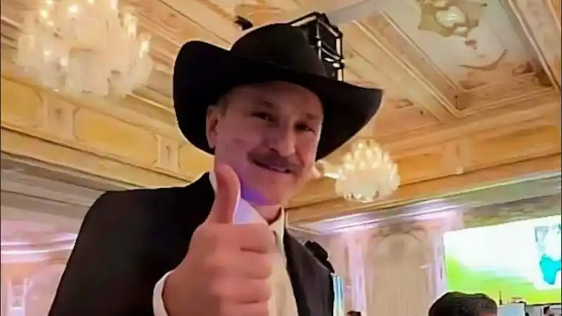 Su nombramiento sorprendió al mundo diplomático porque no tiene experiencia en política exterior ni trayectoria en el servicio diplomático.