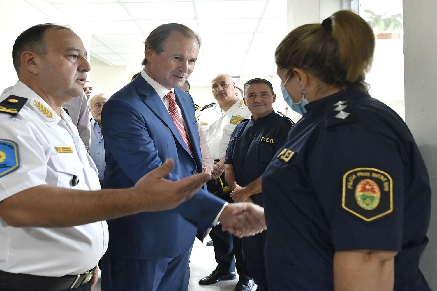 Bordet entregó 20 vehículos para patrulla e inauguró consultorios policiales