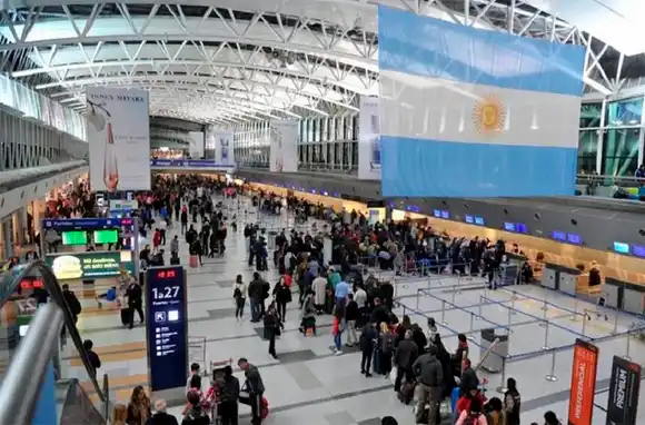 Desde el mediodía del viernes, gremios aeronáuticos harán un nuevo paro de 24 horas
