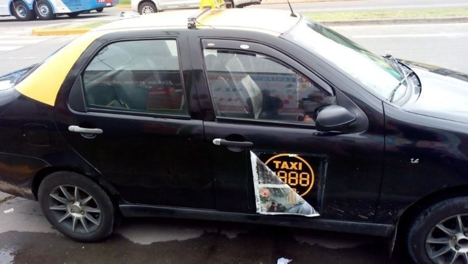 La extraña historia del taxi “trucho” vinculado a Luis Paz y Los Monos