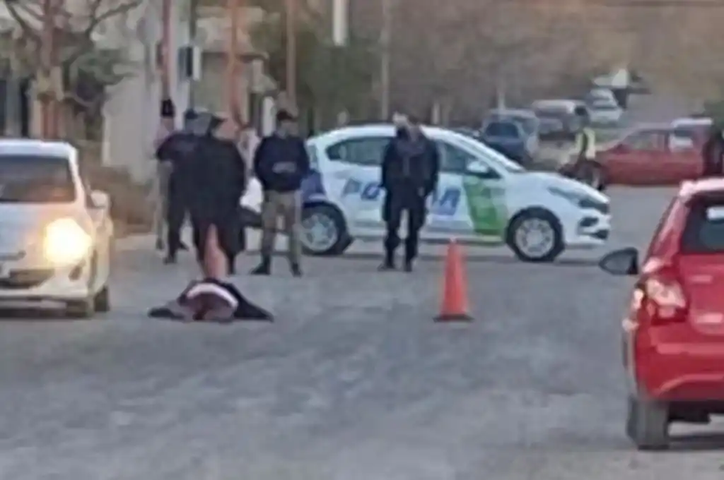 Asesinaron a un hombre en la puerta de una escuela