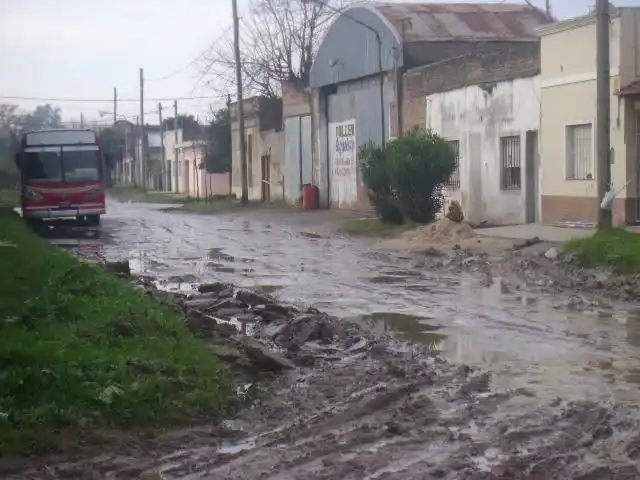 La lluvia empeora la situación de las calles de tierra