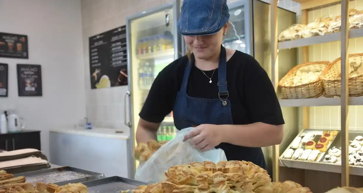 Se registra una "parálisis" en la creación de nuevos puestos de trabajo, además de suspensiones, adelanto de vacaciones y reducción de horas extras. Comercio y construcción, los sectores más golpeados.