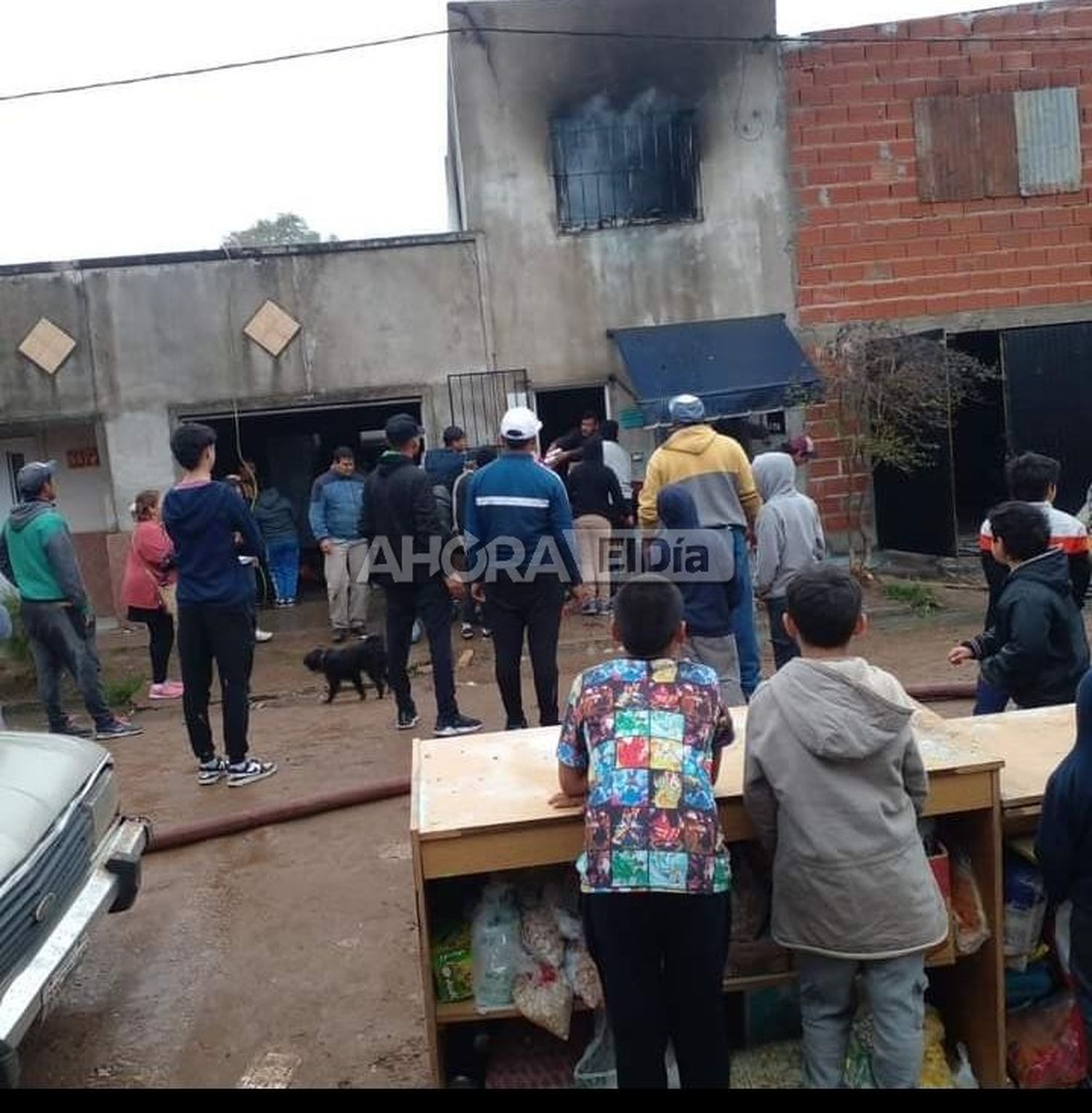 Un incendio provocó daños en dos habitaciones de una vivienda: perdieron todo