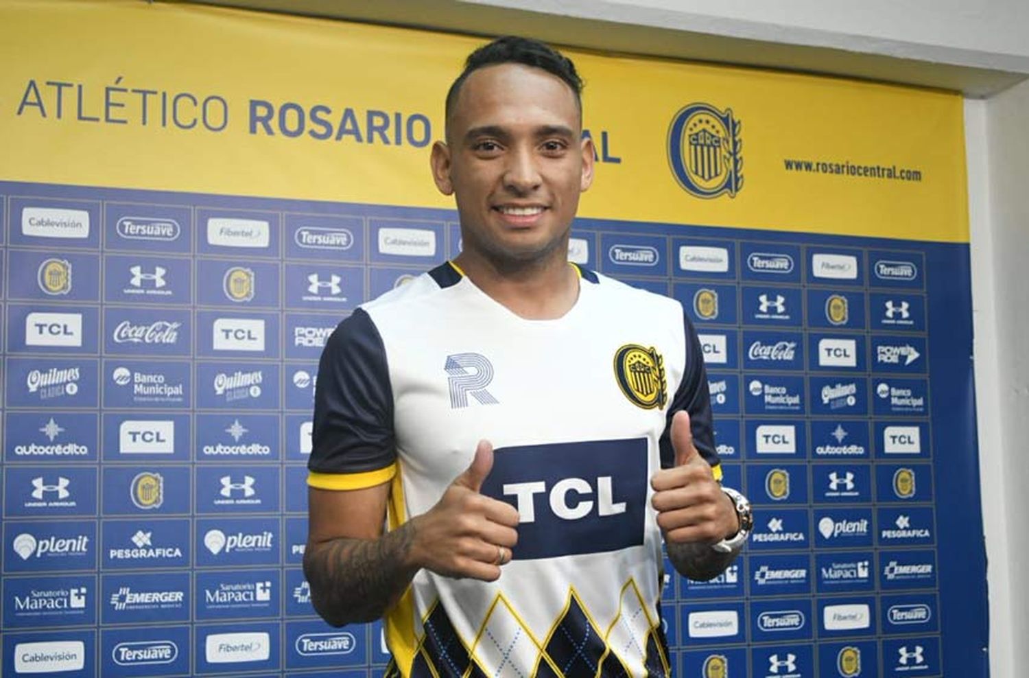 Jarlan Barrera: «Estoy muy feliz de vestir esta camiseta»