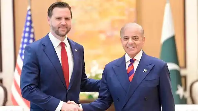 El vicepresidente estadounidense, JD Vance, se reúne con el presidente del Parlamento iraní, Mohammad Bagher Ghalibaf.