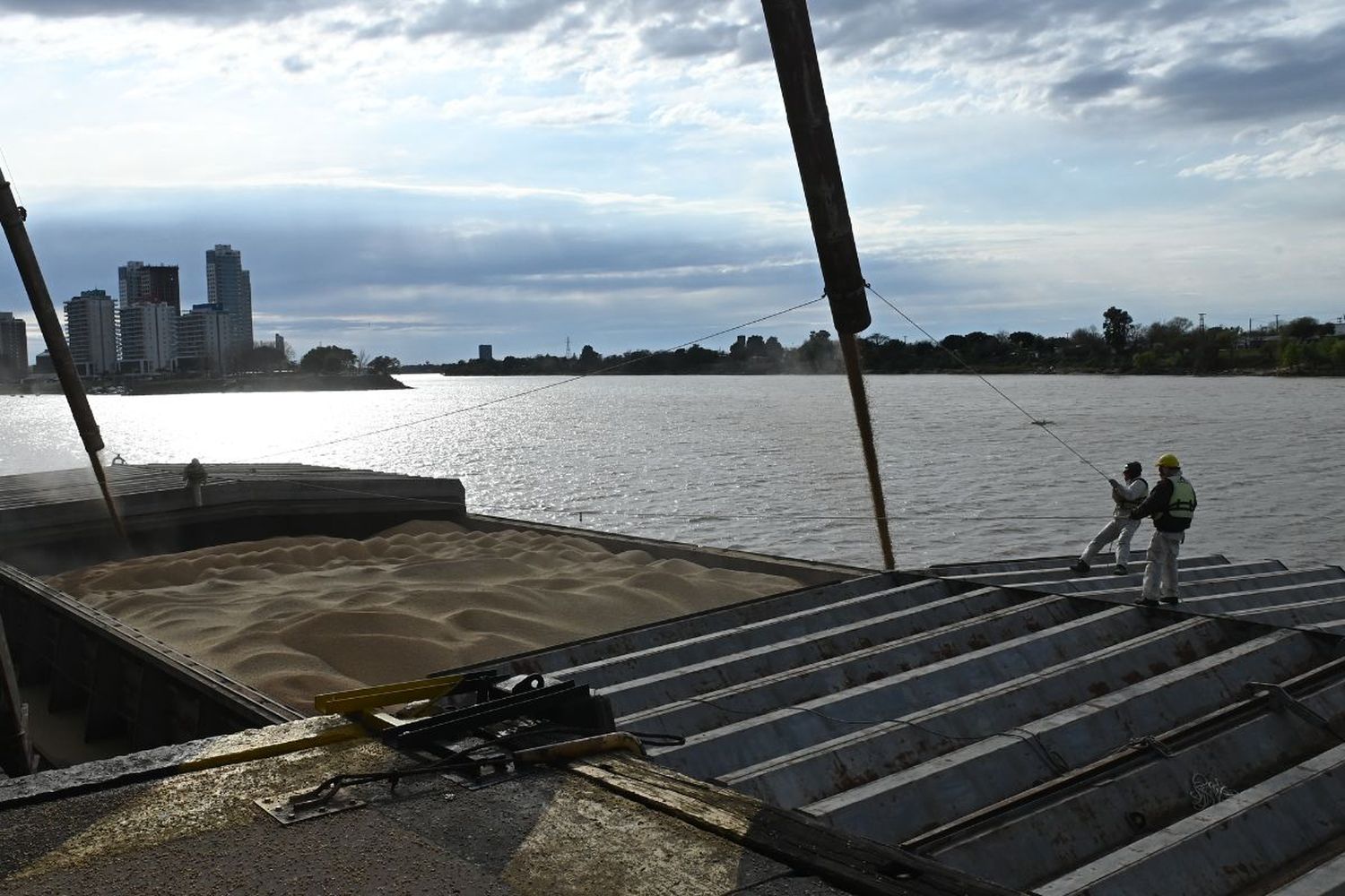 La terminal granelera del Puerto de Santa Fe reactiva operaciones