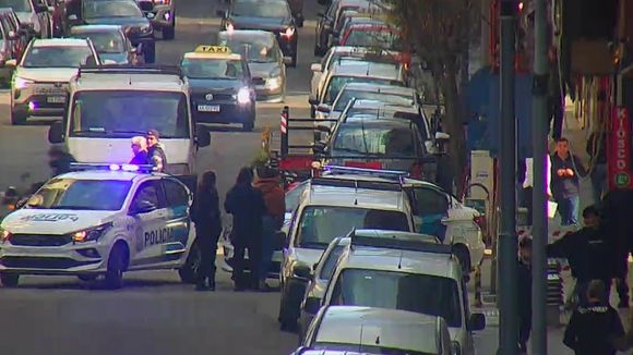 Debido a que un taxista presionó el botón de alerta, lograron detener a una mujer que había robado en un local de ropa