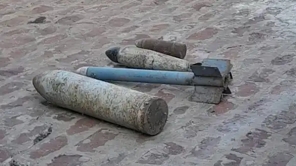 La sorpresa que se llevó una pareja de Los Toldos: alquilaron una casa y hallaron artefactos de guerra en plena mudanza