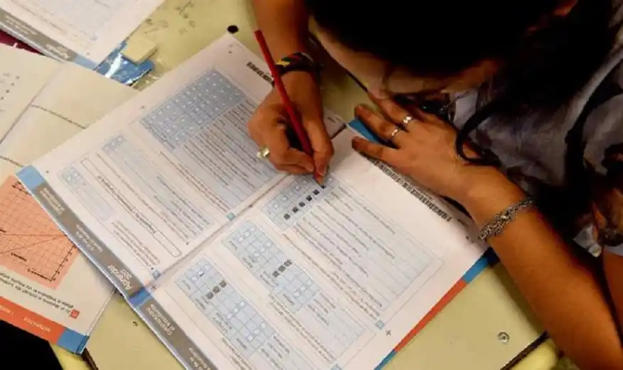 Hoy se evalúa a todos los estudiantes del último año de la secundaria en lengua y matemática