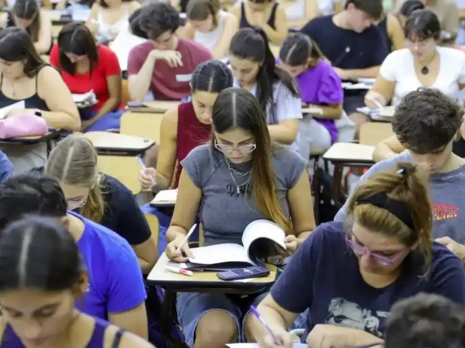 La UNR reforzó este año su política de bienestar estudiantil con la apertura de diez líneas de becas. Fotos: UNR