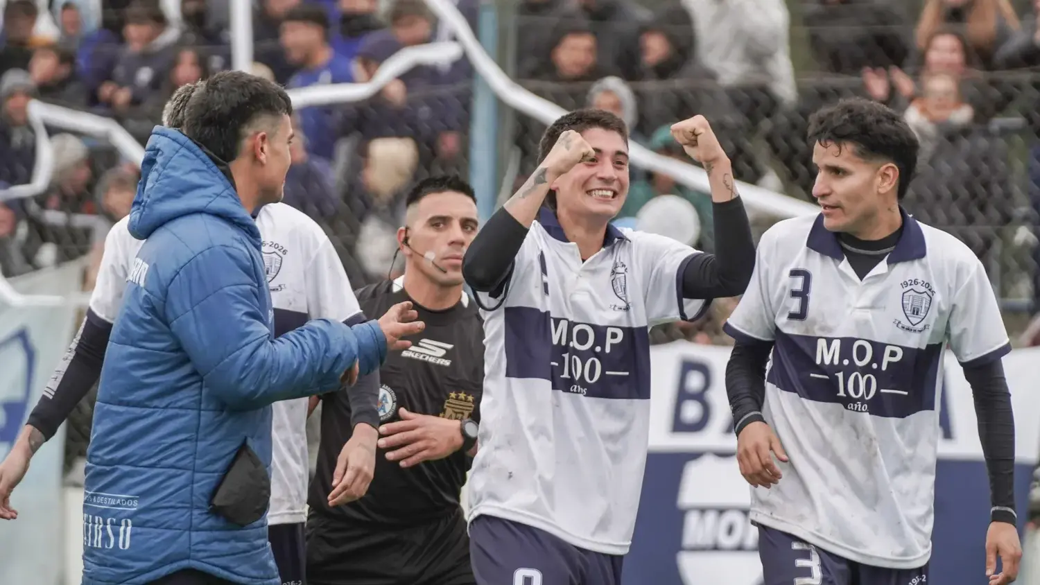Festejo. De gol, de Iván Espende, que anotó el segundo en la victoria de Ministerio
