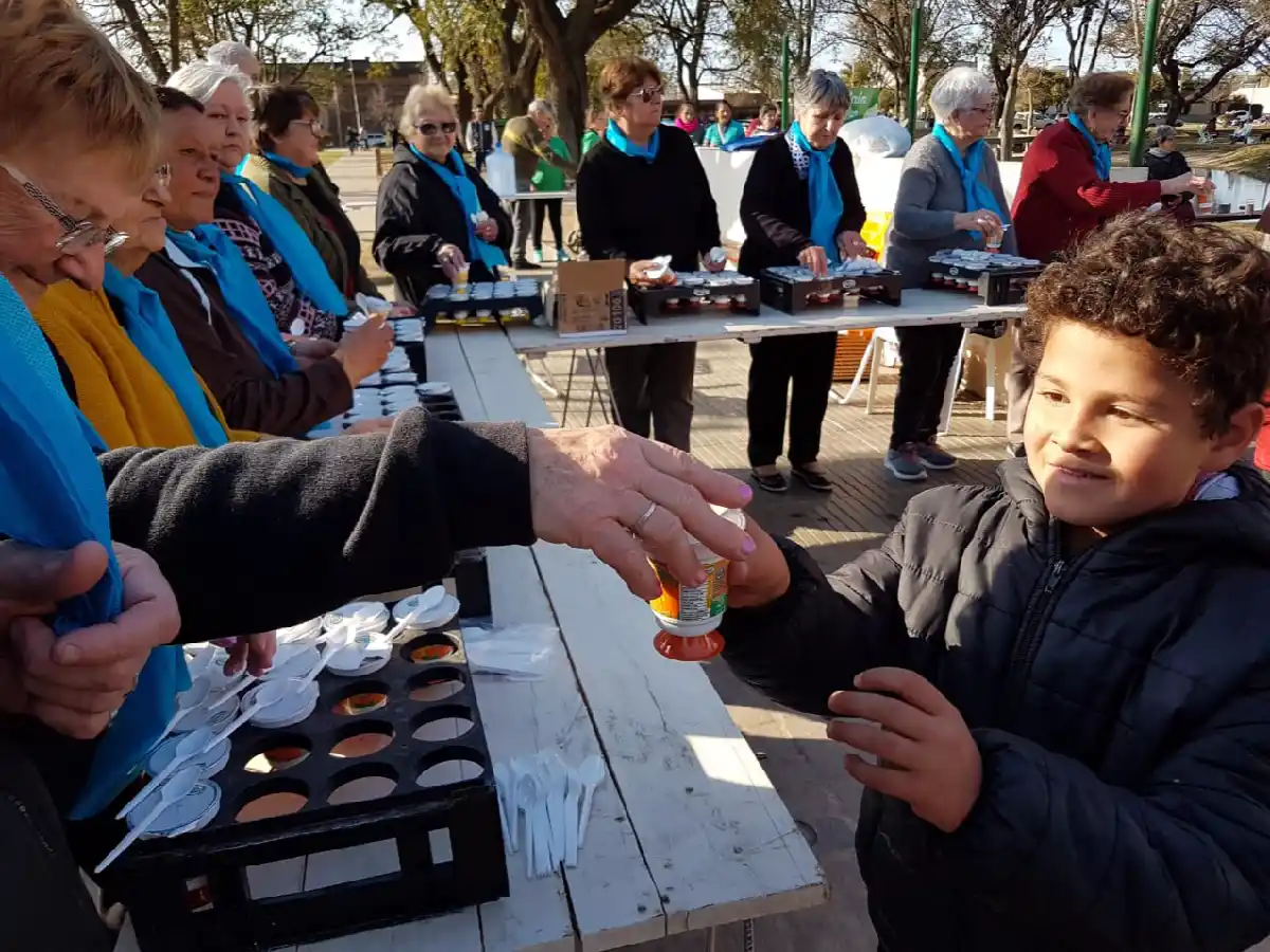 La fiesta freyrense que regala a los niños postres de industria local              