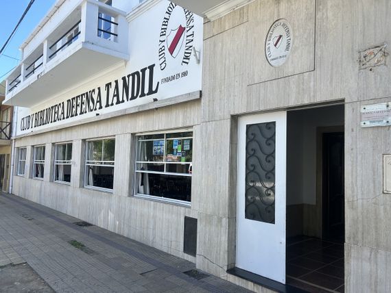 Vecinos de distintos barrios se juntaron en el Club Defensa para hablar de la inseguridad