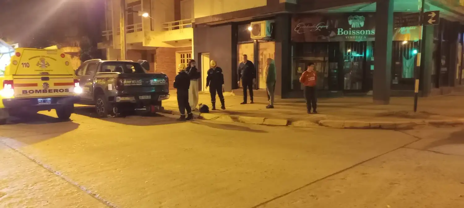Accidente nocturno en el cruce de Lisandro de la Torre y 25 de Mayo. Foto: BVVT