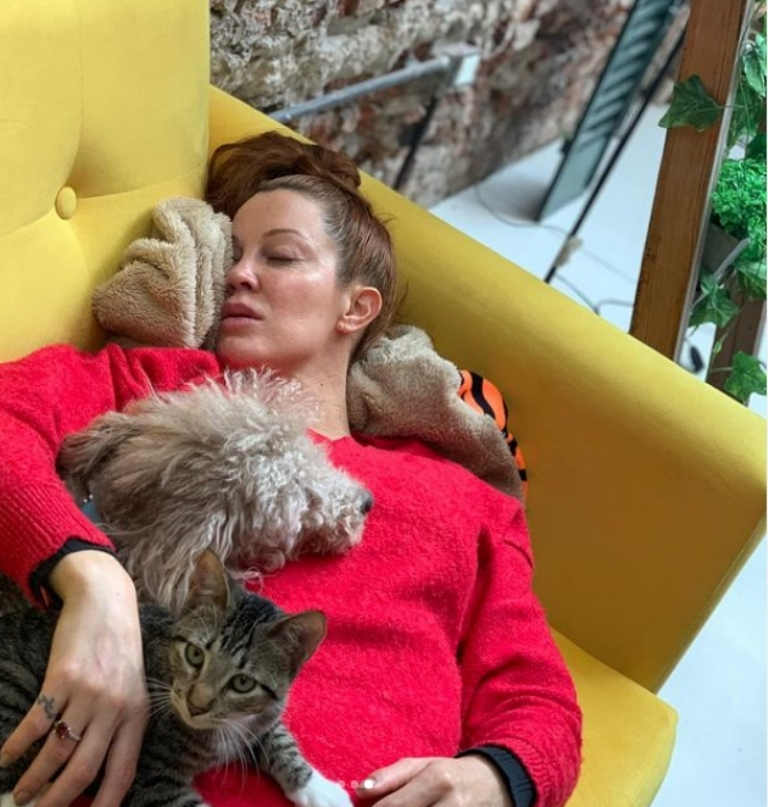El gato de Miriam Lanzoni le “perforó” un ojo con las uñas