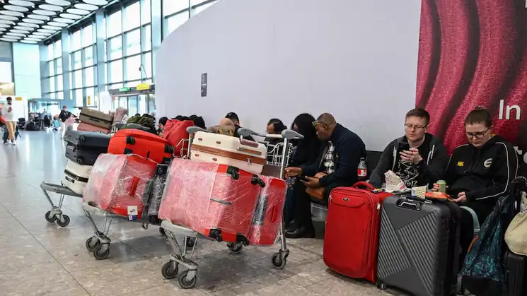 El problema se originó tras la escalada militar entre Estados Unidos, Israel e Irán, que provocó el cierre parcial del espacio aéreo y la cancelación de numerosos vuelos en varios países.