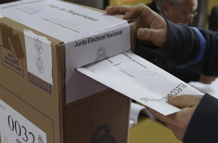 Un sobrecito que de tan chiquito y poderoso se nos pierde de vista