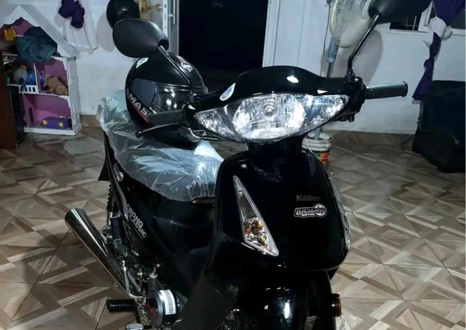 La moto robada afuera del Jardín Calcuta.