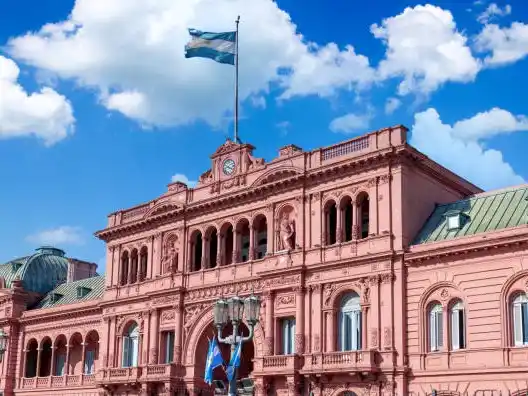 El Gobierno nacional suspendió las contrataciones en el sector público