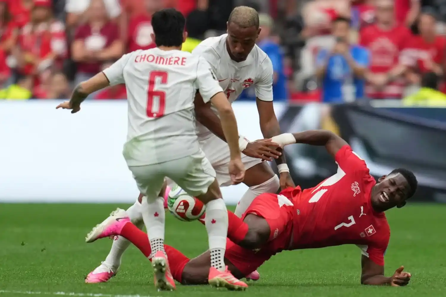 Suiza derrotó 2 a 1 a Canadá en un partido trabajo: los dos obtuvieron el pasaje a 16vos.
