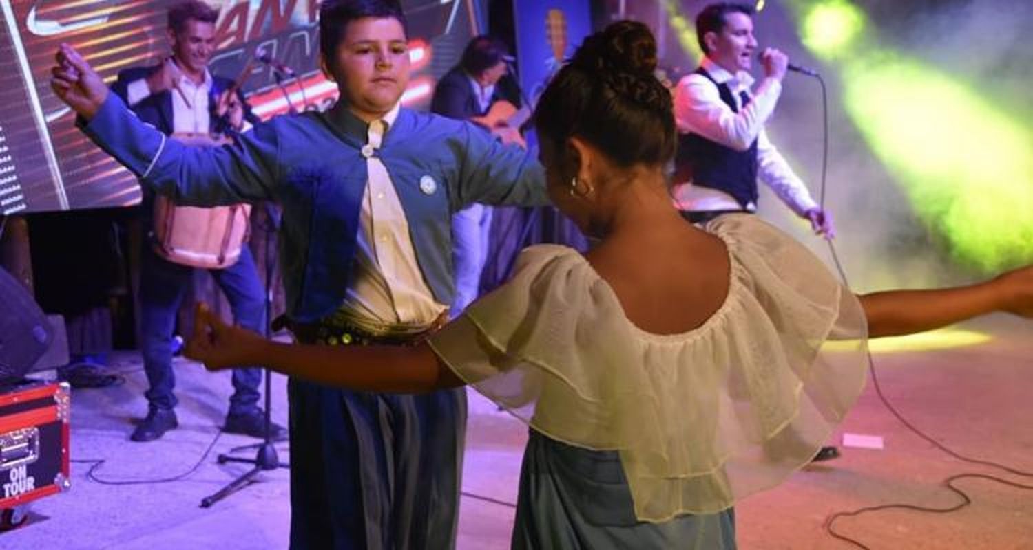Segunda jornada del festival folklórico San Pedro Canta en el Paseo Público