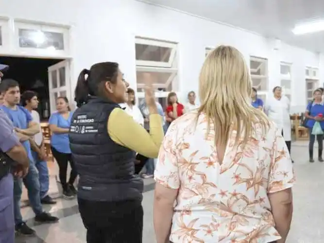 Emergencia hídrica: el agua retrocede 
lentamente y siguen las tareas de asistencia