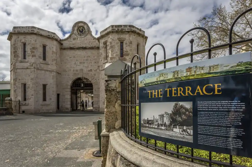 El futuro del edificio de la UP2: ¿Museo, universidad, oficinas o centro de compras?