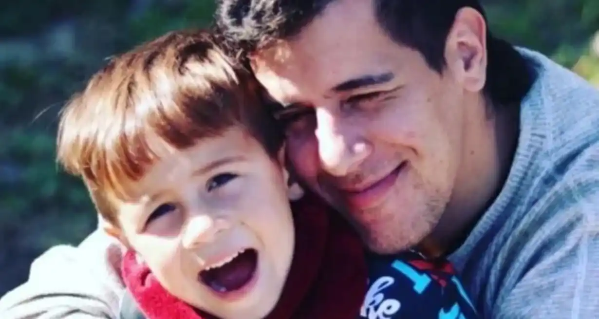 Lucio junto a Christian, su padre.