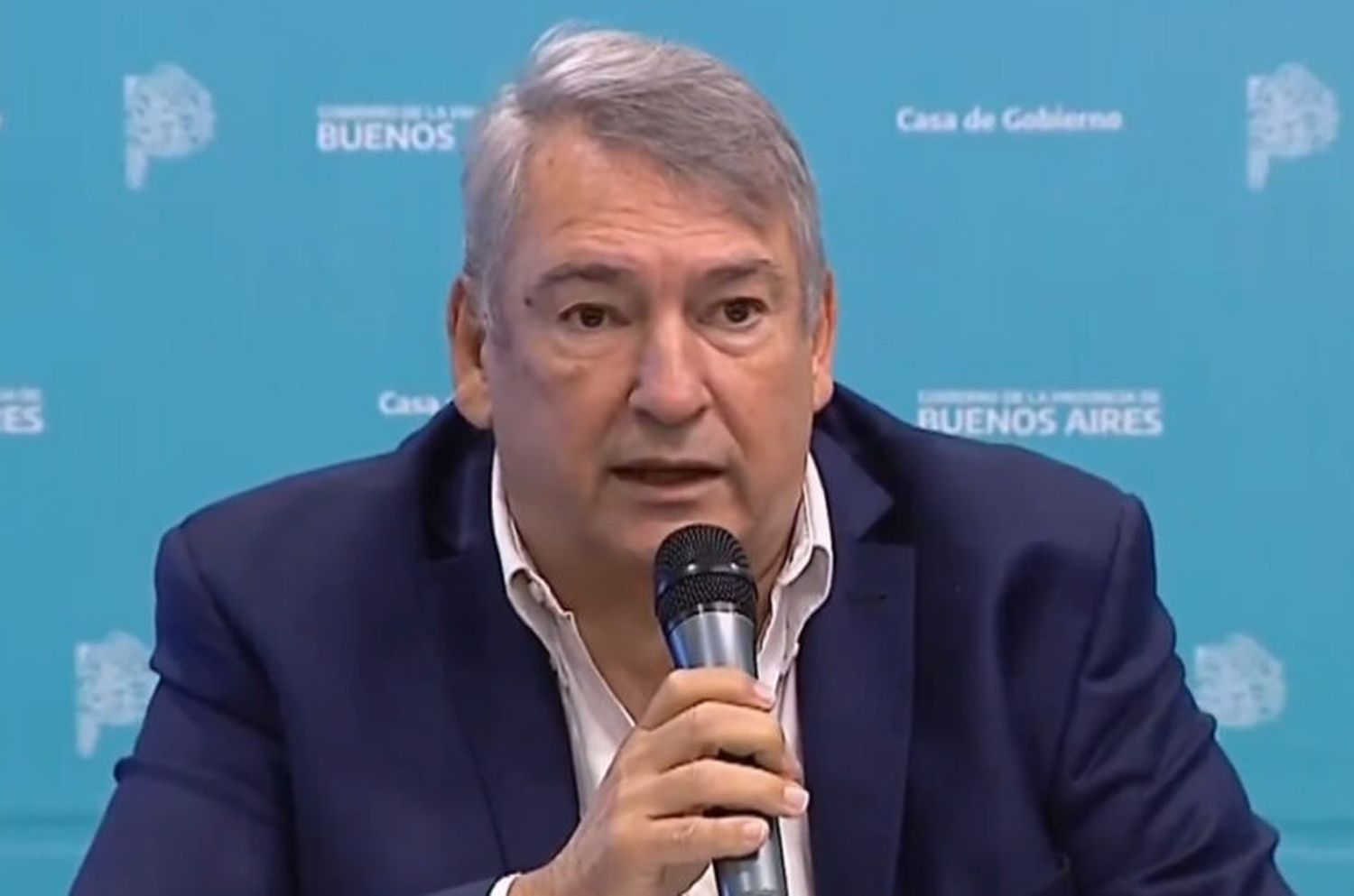 El gobierno bonaerense aseguró que se hará cargo del subsidio al transporte del interior que eliminó Javier Milei