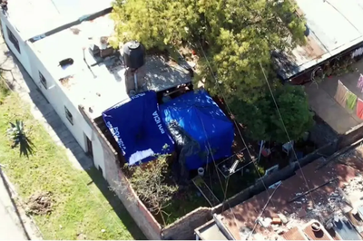 Video: así es por dentro de casa del triple crimen en Florencia Varela