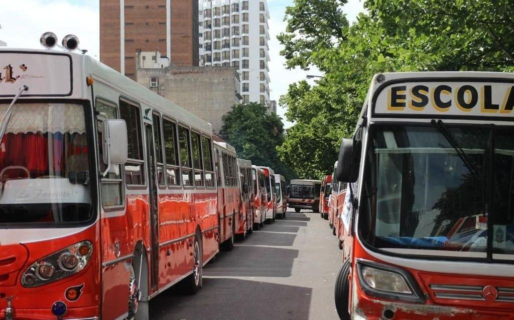 La ciudad carece de un sistema de transporte público gratuito
