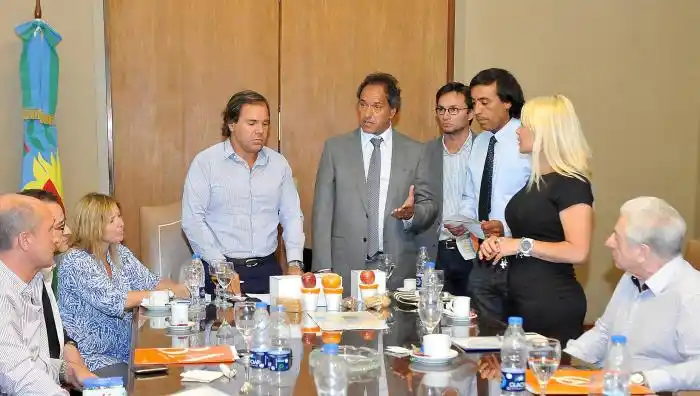 A dos meses del inicio de clases, Scioli anunció mejoras para las escuelas