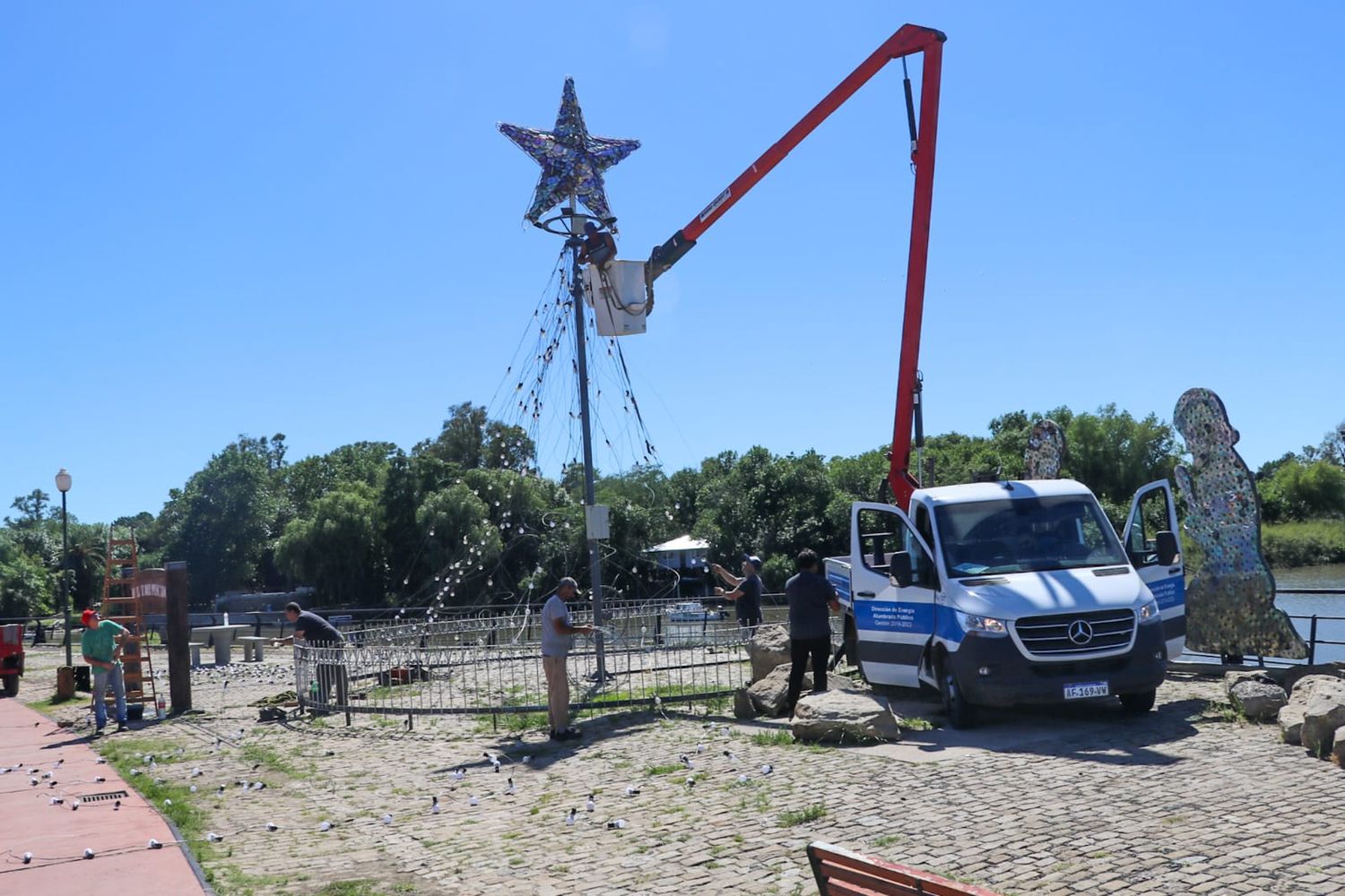 Este 8 de diciembre se enciende el tradicional Árbol de Navidad en la Costanera de Gualeguaychú