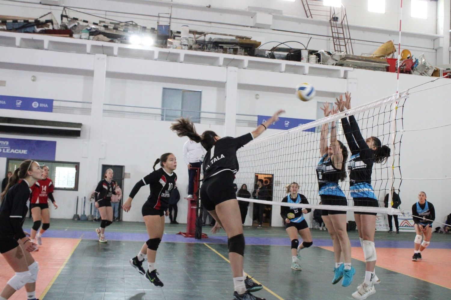 El "albo" sigue en competencia