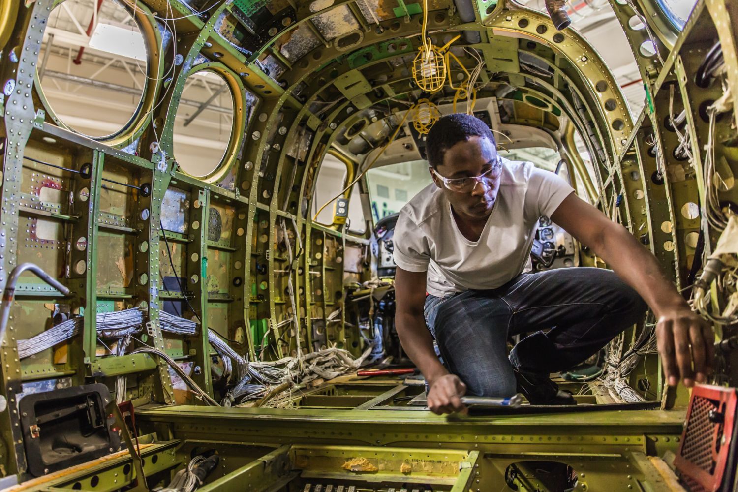 LAUNCH se une al Aviation Institute of Maintenance para hacer frente a la escasez de mano de obra especializada en aviación