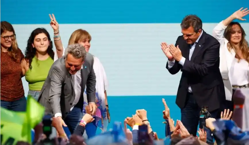 El oficialismo sigue de cerca la crisis opositora y apuesta a capitalizar a los votantes radicales