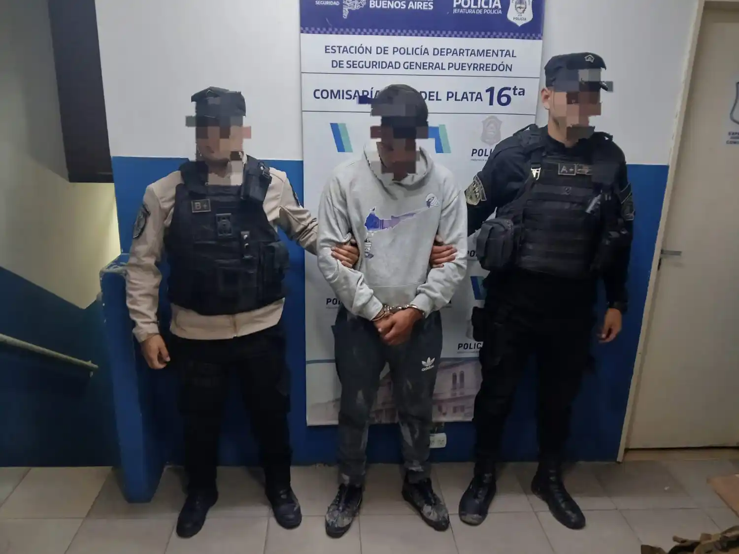 Los vecinos agredieron físicamente al joven de 22 que provocó el incidente.