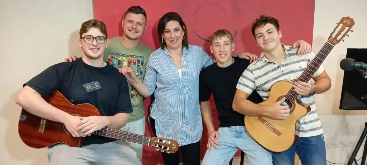 Los del Quincho: cuatro amigos, guitarras y un sueño folklórico que nació entre asados
