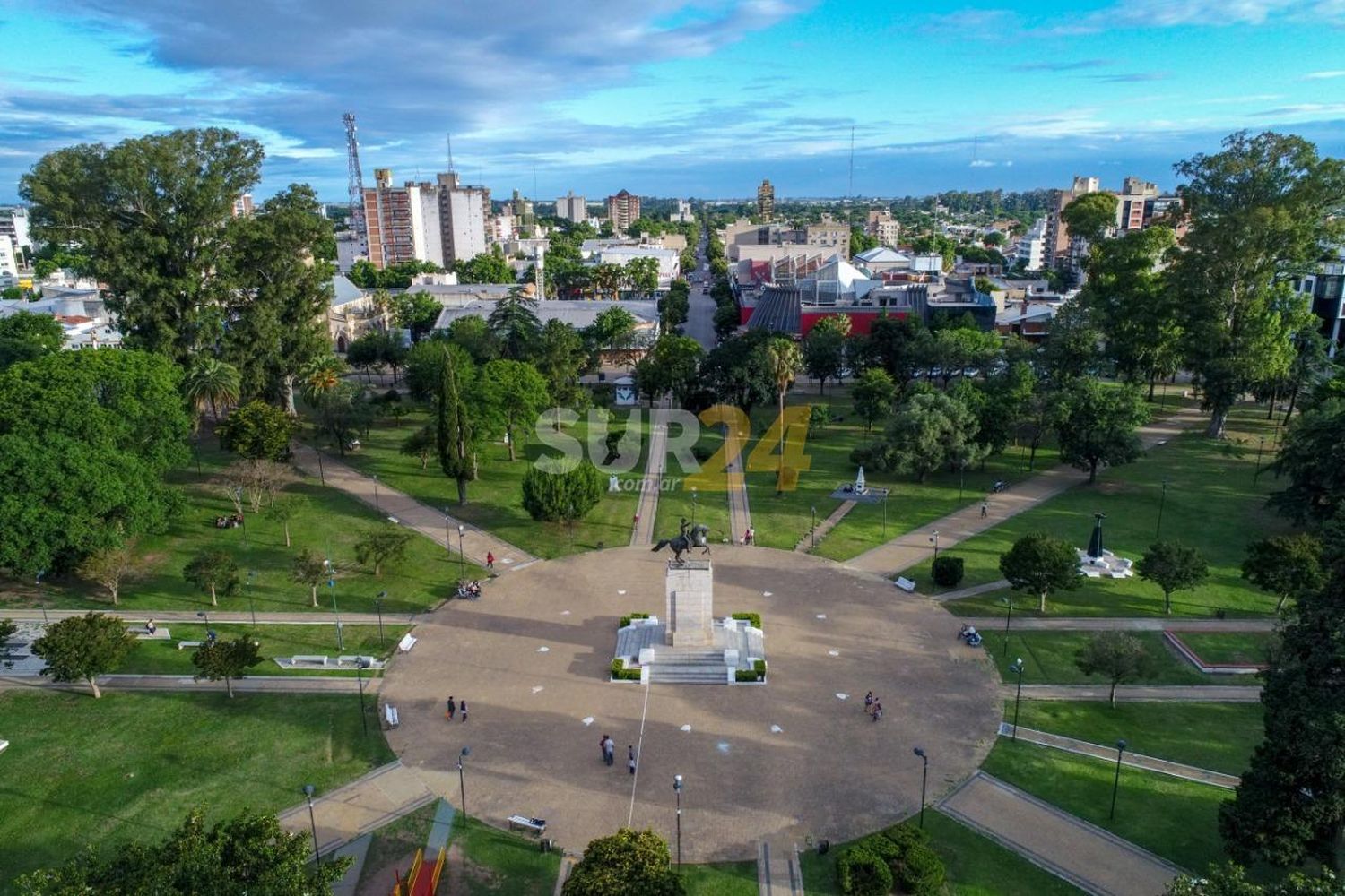 Esta noche inauguran la nueva iluminación led en plaza San Martín