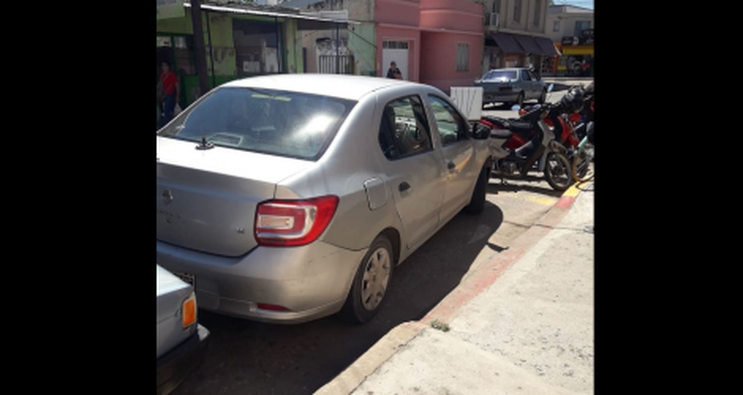 Reclamo: estacionan en su garage y no puede salir