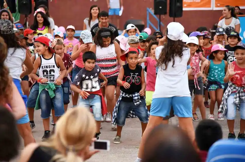 Animadores de fiestas piden volver a trabajar: «Por llevar unos pesos a casa corremos el riesgo de una persecución policial»